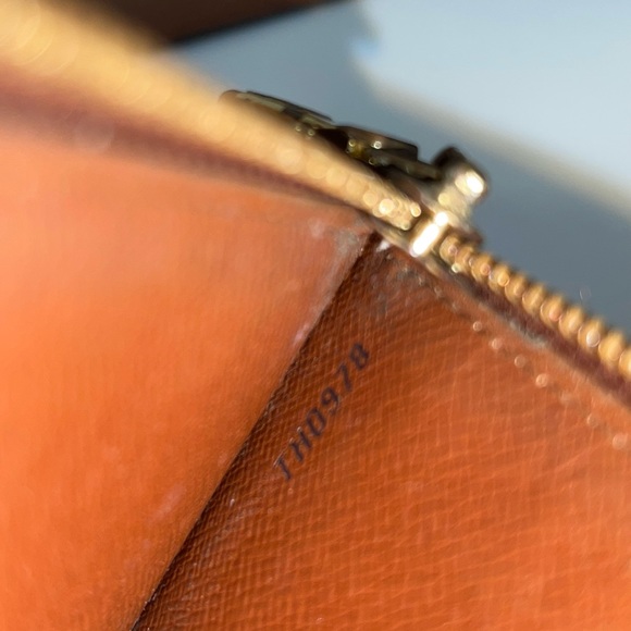 Authentic Louis Vuitton long wallet - Picture 15 of 15